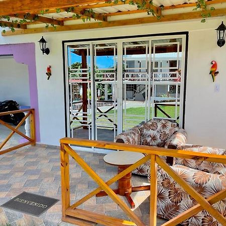 Posada Villa Bryan Rocky Point Extérieur photo