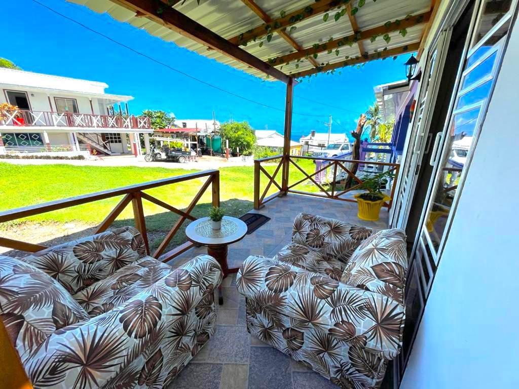 Posada Villa Bryan Rocky Point Extérieur photo